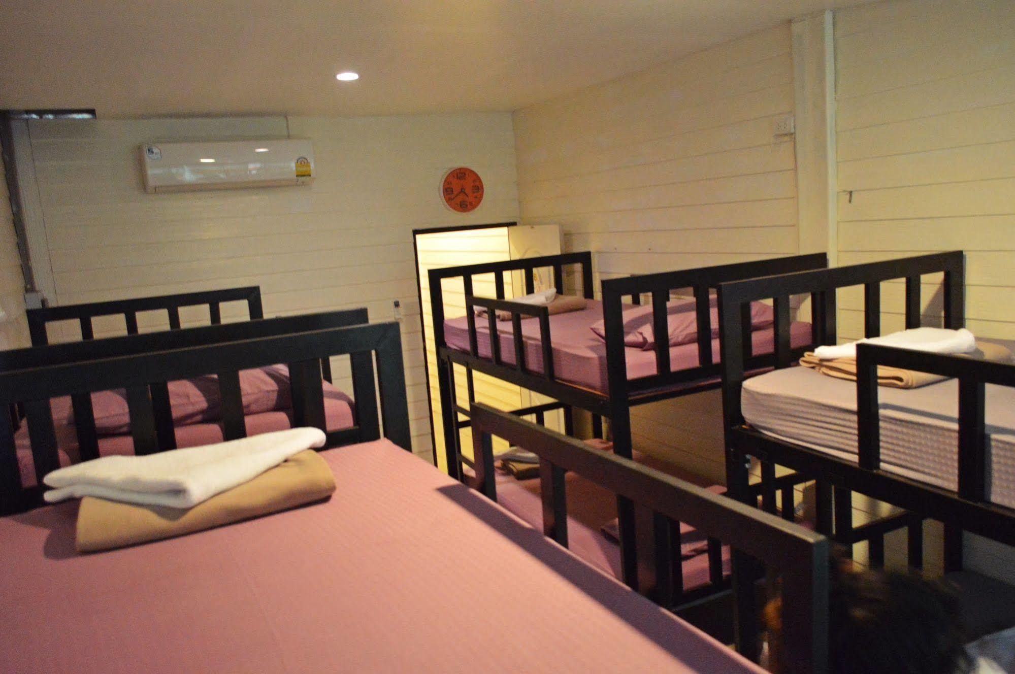โอโย 1016 เจดเฮ้าส์ Hotel กรุงเทพมหานคร ภายนอก รูปภาพ